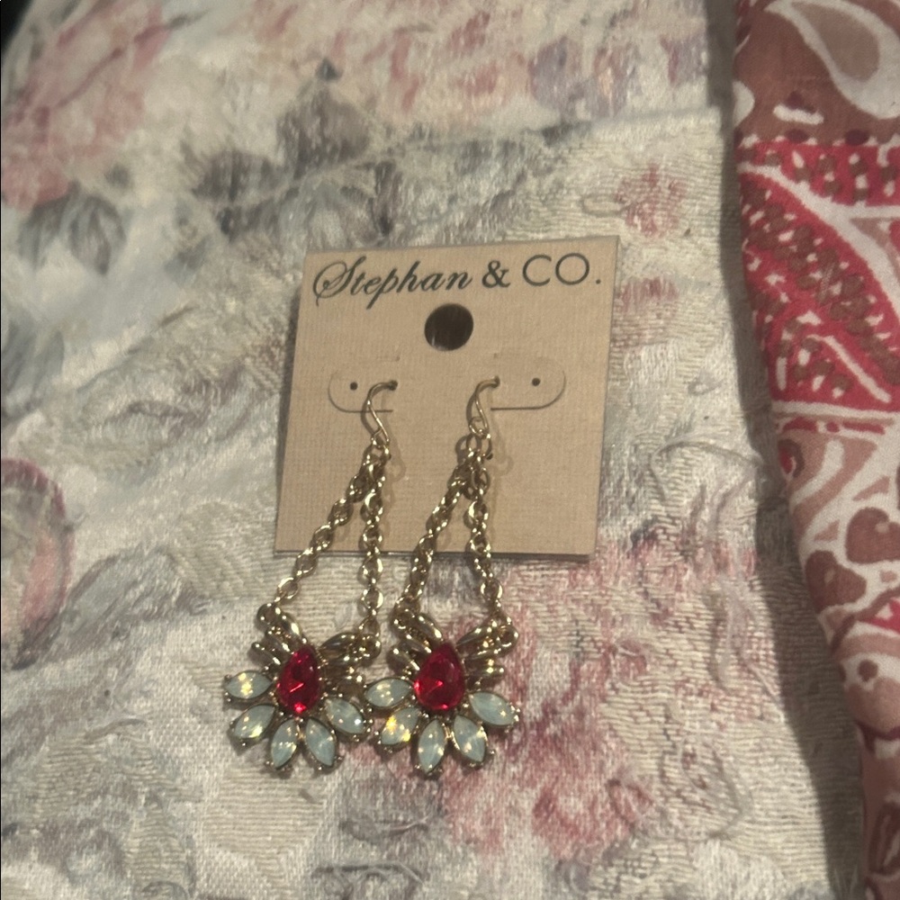 Stephan & co Hanging earrings